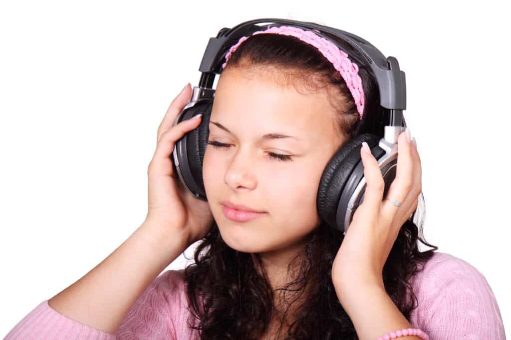 cute female girl headphones 41553 scaled